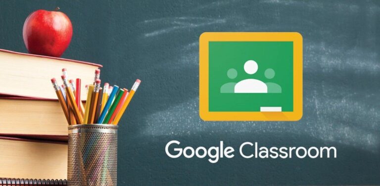 Logo Classroom na tle tablicy